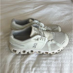 On clouds tennis shoes